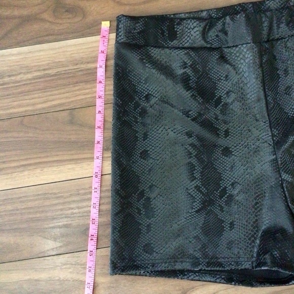 SHEIN Curve High Waist Snakeskin Print Shorts - Picture 11 of 11